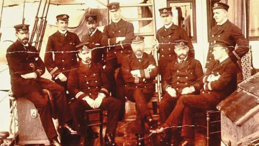 Fotografía de la tripulación británica del HMS Serpent, antes del accidente que acabó con sus vidas Foto: X.C. 