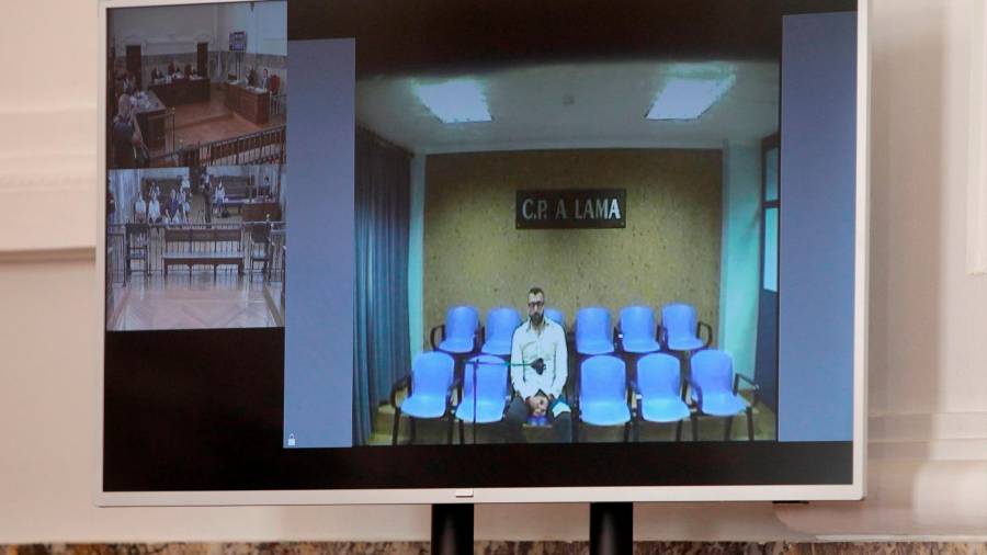 TSXG. César Adrio, desde la cárcel de A Lama, asistió por videoconferencia a la sesión de su recursos. Foto: Cabalar