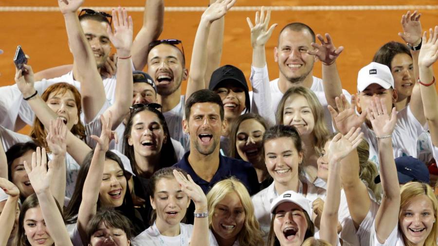 INCAUTO Djokovic (c) organizó un torneo sin cumplir las medidas de seguridad. Foto: A. Cukic