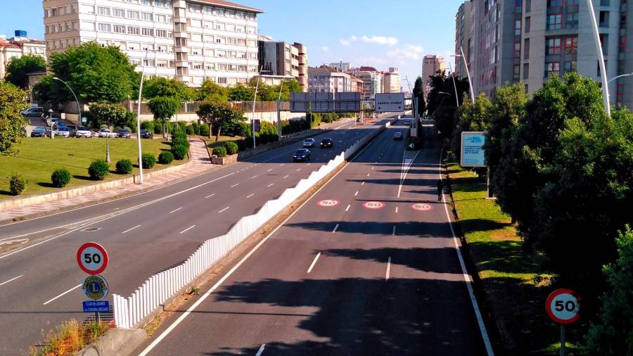 La coruñesa avenida de Alfonso Molina, principal acceso a la urbe en la fase 1. Foto: Almara