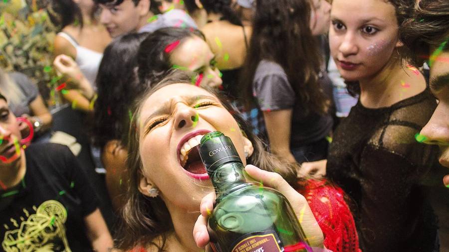 El 27,8 % de jóvenes consumió alcohol en forma de atracón el último mes. Foto: Maurício/Pexels
