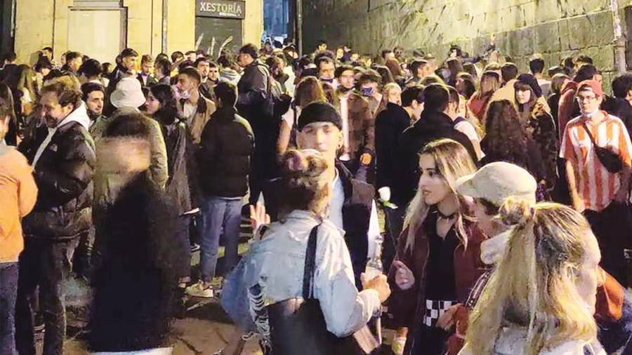 En el Cantón de San Bieito se concentraron hasta 600 jóvenes la noche del jueves Foto: Instagram