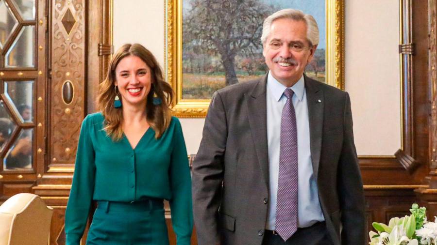 La ministra de Igualdad de España, Irene Montero, y el presidente de Argentina, Alberto Fernández. FOTO: PRESIDENCIA DE ARGENTINA