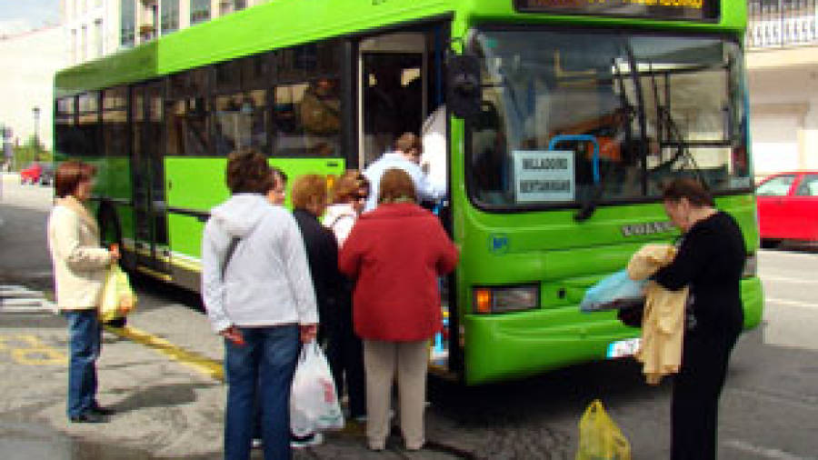 Euro y medio de ahorro para los usuarios del bus comarcal