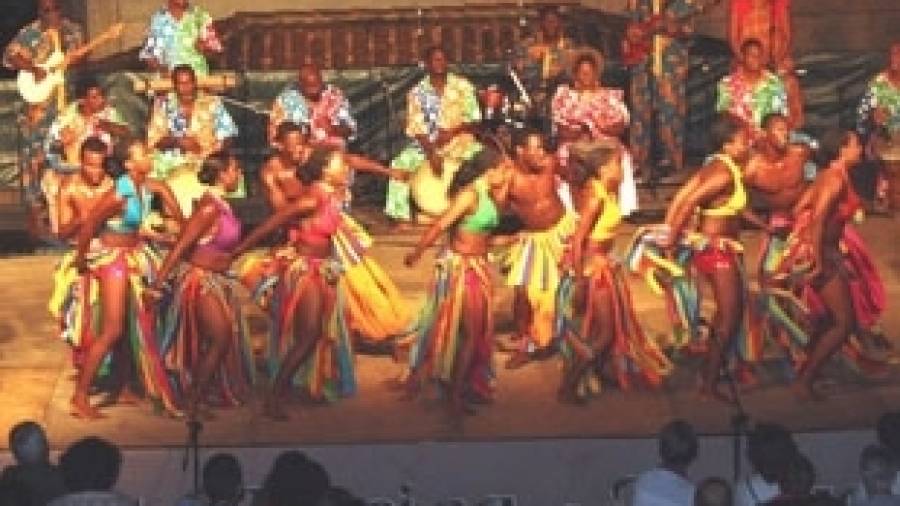 El folk africano triunfa en Pedrouzos