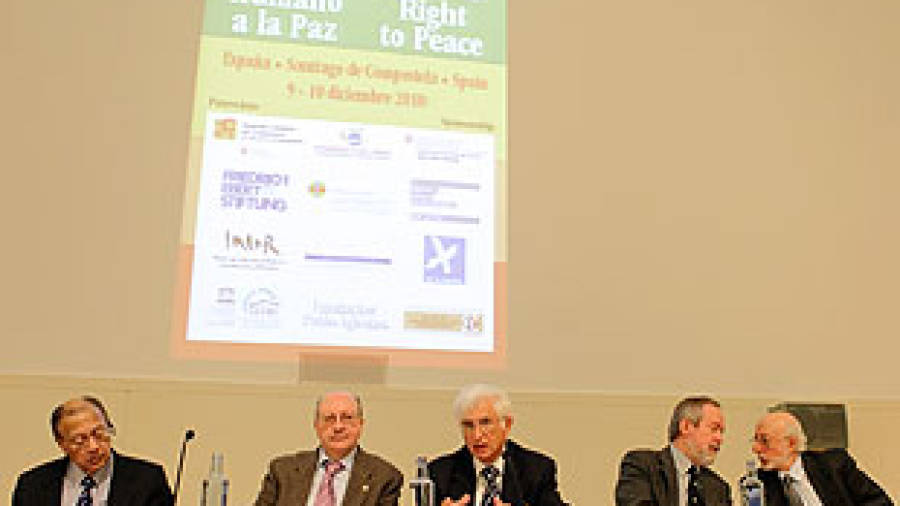 Compostela alumbra la Declaración sobre el Derecho Humano a la Paz