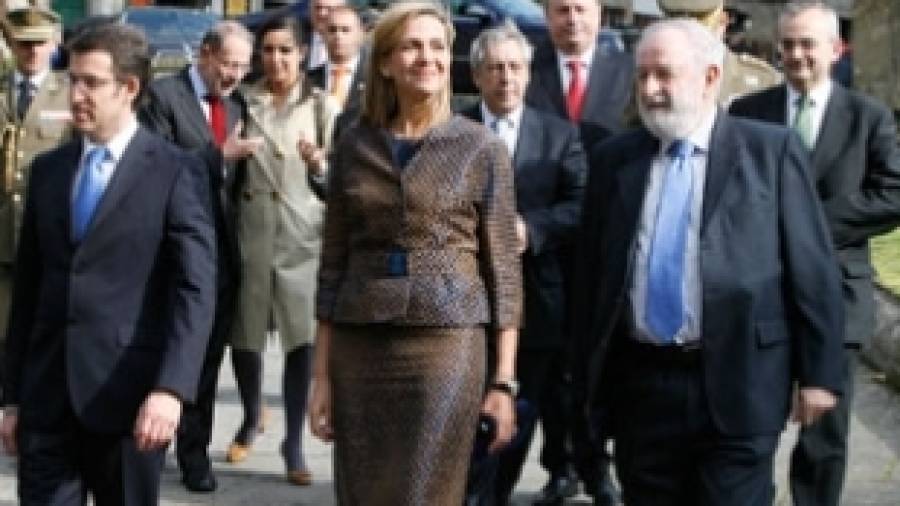 La Infanta Cristina es recibida con calurosos aplausos a su llegada a la Catedral