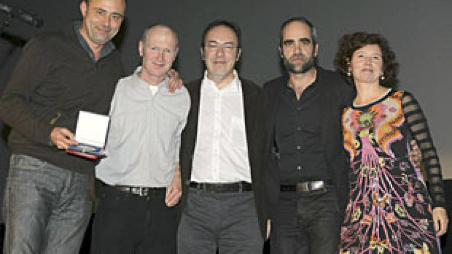 'También la lluvia' triunfa en los premios del Círculo de Escritores Cinematográficos