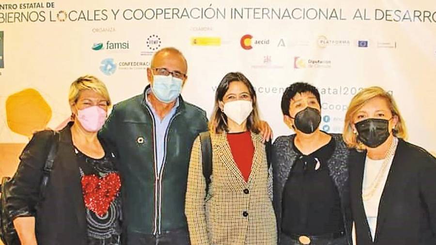 Luísa Feijóo, a la izquierda, con el resto de los integrantes de la delegación gallega en Córdoba. Foto: CDA