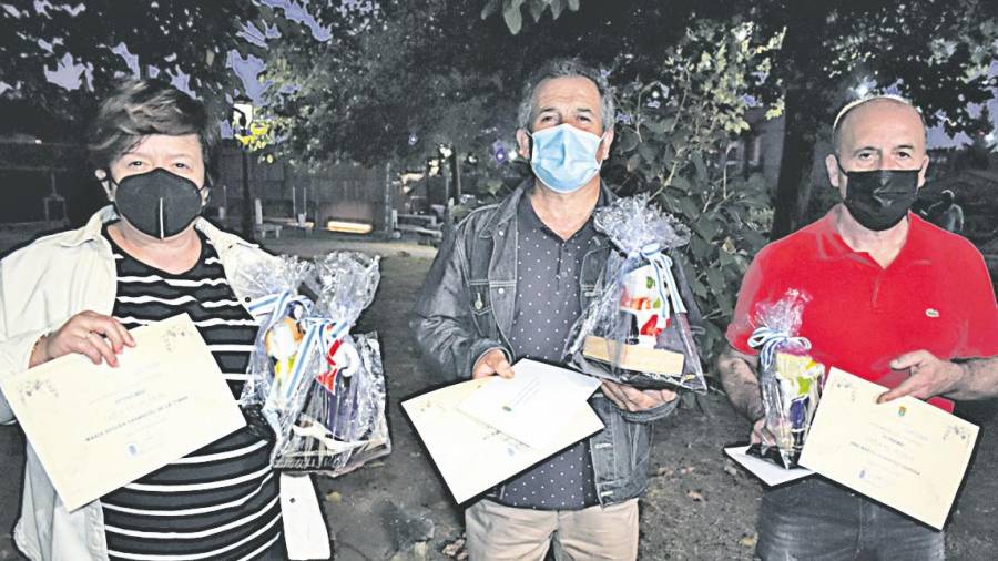 Begoña Sanmiguel, Jesús José Potel y José M. Rodríguez recogen los premios a las mejoras cañas del país