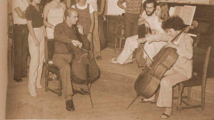 CLASE de violonchelo do Mestre Elías Arizcuren, no arquivo de ‘Música en Compostela’