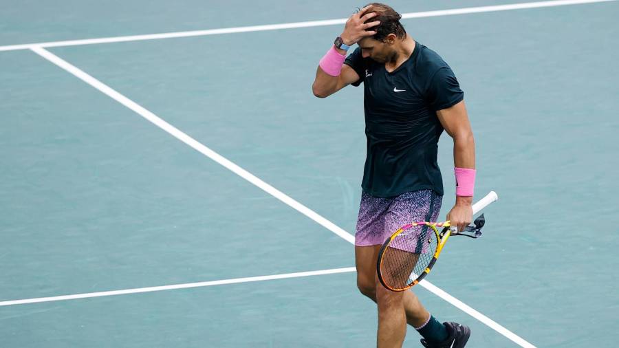 Rafael Nadal lamentándose durante el partido ante Alexander Zverev en París: Foto: Langsdton