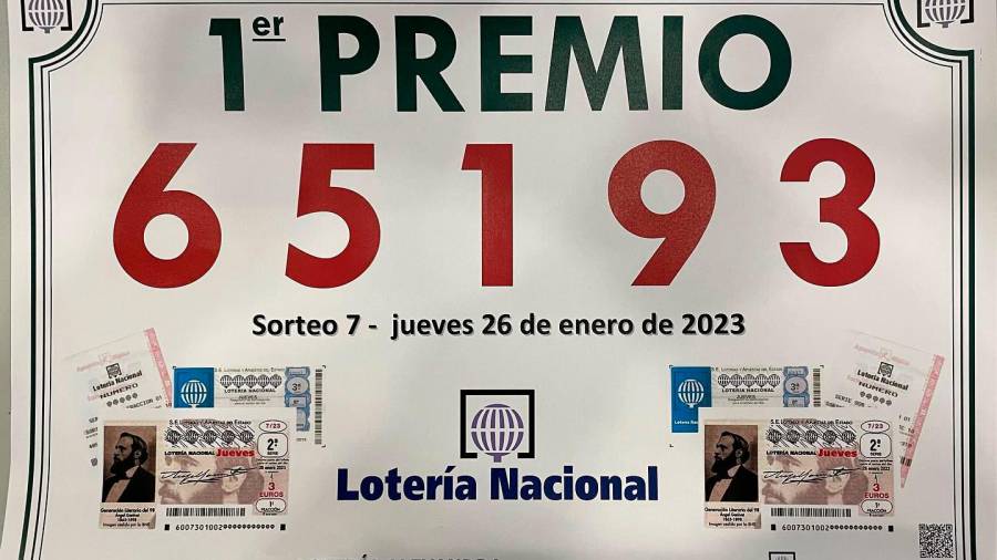 Cartel del primer premio de la Lotería Nacional, que repartió 630.000 euros en Carballo