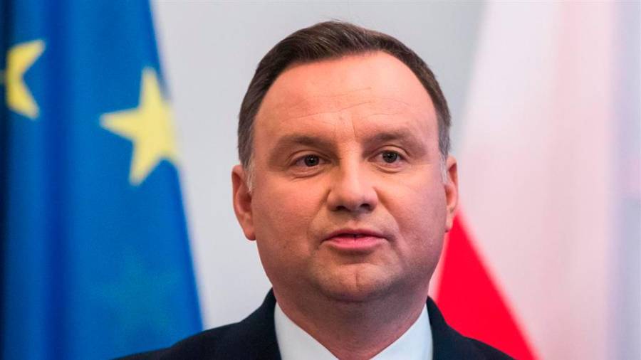 El ultraconservador Andrzej duda consigue ser reelegido en una Polonia fuertemente dividida