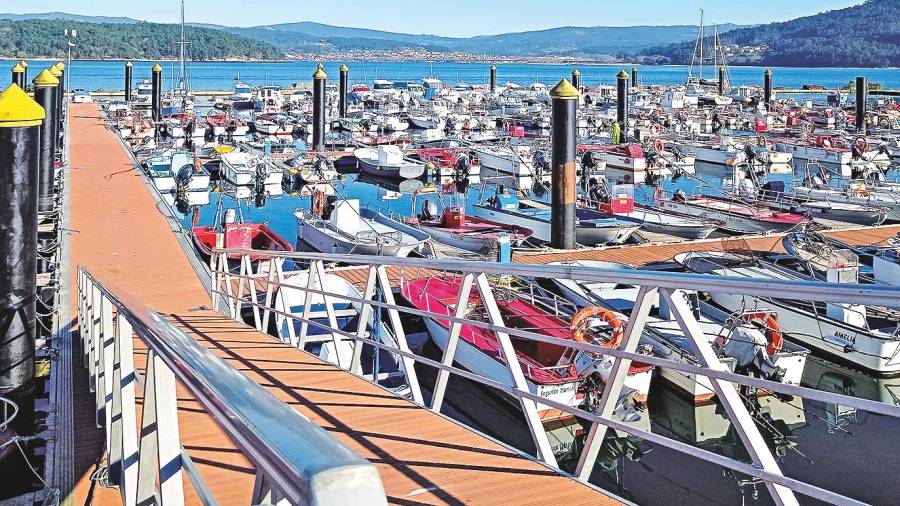 Portos de Galicia vén de rematar as obras no porto noiés e está a executar a reforma integral do peirao de Serra de Outes. Foto: Xunta de Galicia