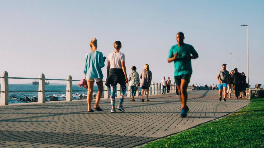 Caminar o correr con moderación beneficia a la salud después de confinamiento. Foto: R. Ferguson
