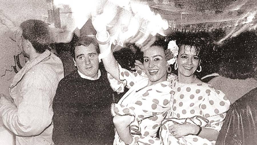 duplex. Una de las muchas fiestas organizadas en el pub, en esta ocasión, una fiesta flamenca. Foto: Delmi Álvarez
