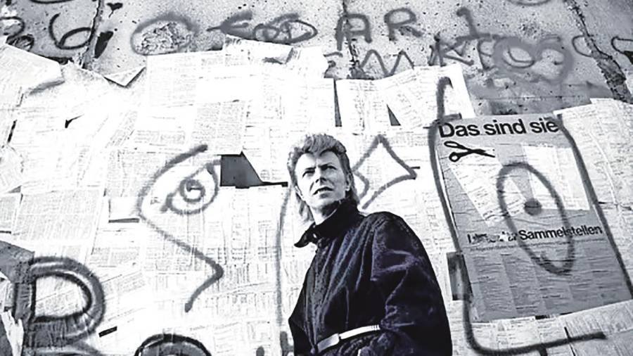 David Bowie ante el Muro de Berlín, 1987.