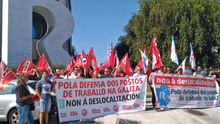 Protesta de las subcontratas de R por deslocalizar servicios hacia Asturias