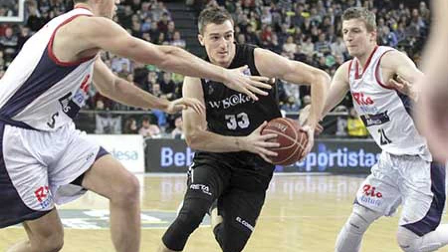 El Obra pierde al no aguantar el acelerón del Bilbao Basket en el último cuarto