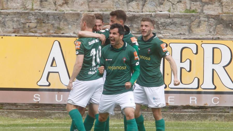 Álex López, el curso pasado celebrando un gol. Foto: Diario de Ferrol