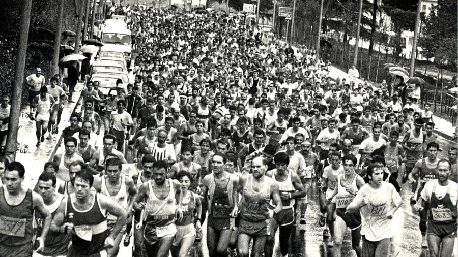 1989. Salida de la XII Carrera Pedestre Popular de Santiago. Avenida de Xoán XIII en Santiago de Compostela. (Fuente, El Correo Gallego).