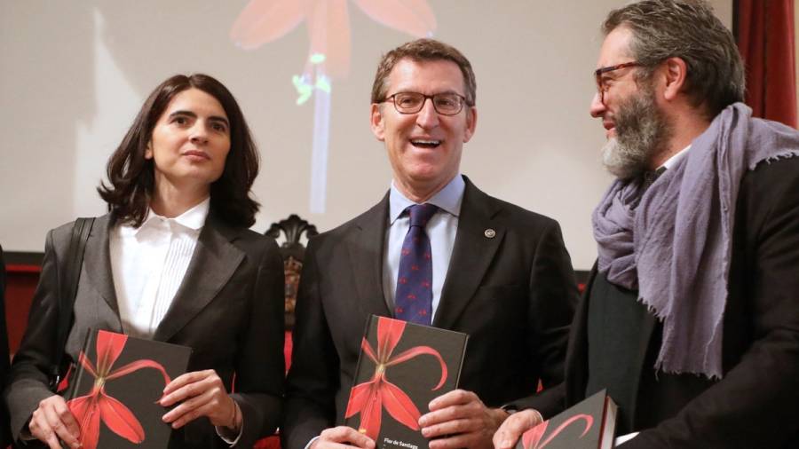 Feijóo reconoce en la 'Flor de Santiago' un nuevo símbolo del Xacobeo