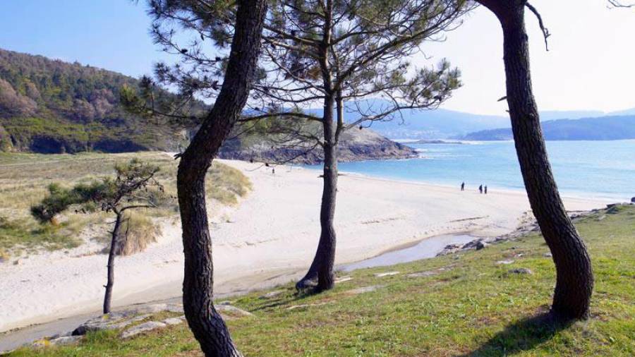 Na contorna da praia de Balarés crearase un hotel de natureza de tres estrelas. Foto: Turismo de Galicia