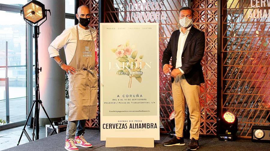 Rafa Centeno, cocinero con Estrella Michelin del restaurante Maruja Limón, y Hugo Pérez, gerente de marca de Mahou San Miguel en la comunidad gallega. Foto: ADG Media