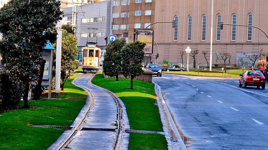 La vía del tren turístico de A Coruña pasó a mejor vida