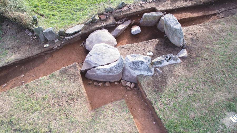 El dolmen Altar do Sol se encuentra en el lugar de Alperíz, en Lalín Foto: X. G.