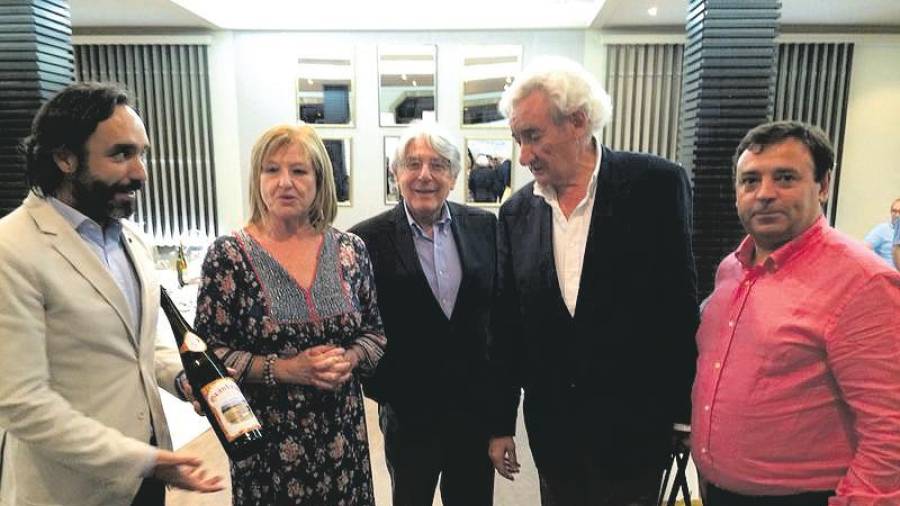 Víctor Furelos, a la derecha, con Luis del Olmo, a su lado, Alfredo Amestoy y Mari Carmen Izquierdo. Foto: ECG
