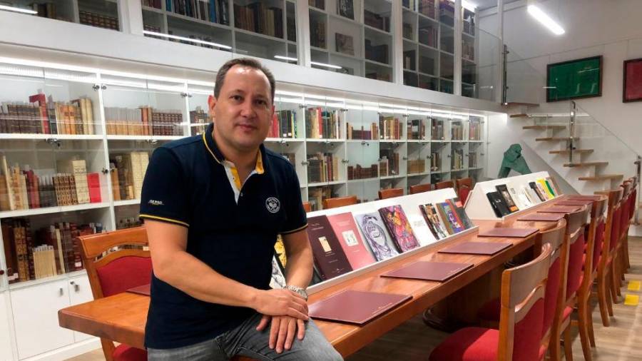 EL DIRECTOR. Pastor Rodríguez, director del Museo del Grabado, que acoge la Biblioteca Ilustrada. Fotos: S. S.