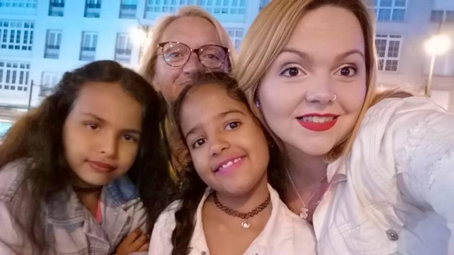 Noruhda e Mailminin, á esquerda, con Jenny Allo, á dereita, e súa nai Cristina en Cee no 2019. Foto: J. A. .