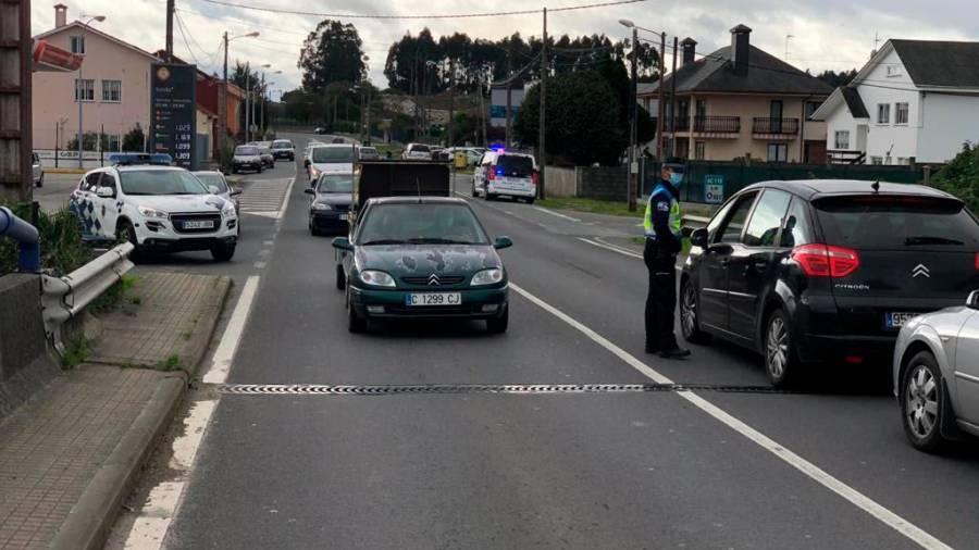 Controles de la Policía Local desplegados durante el presente fin de semana entre los municipios de Ferrol y de Fene. Foto: Policía Local de Ferrol