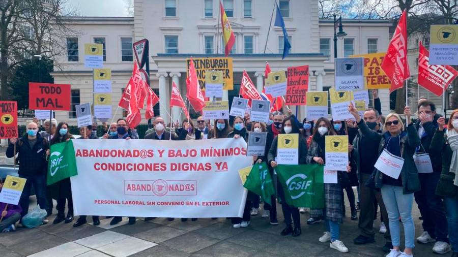 El colectivo realizó un acto de protesta el pasado lunes frente a las dependencias de la Embajada de España en el Reino Unido, localizada en el barrio londinense de Belgravia / Foto: Cedida