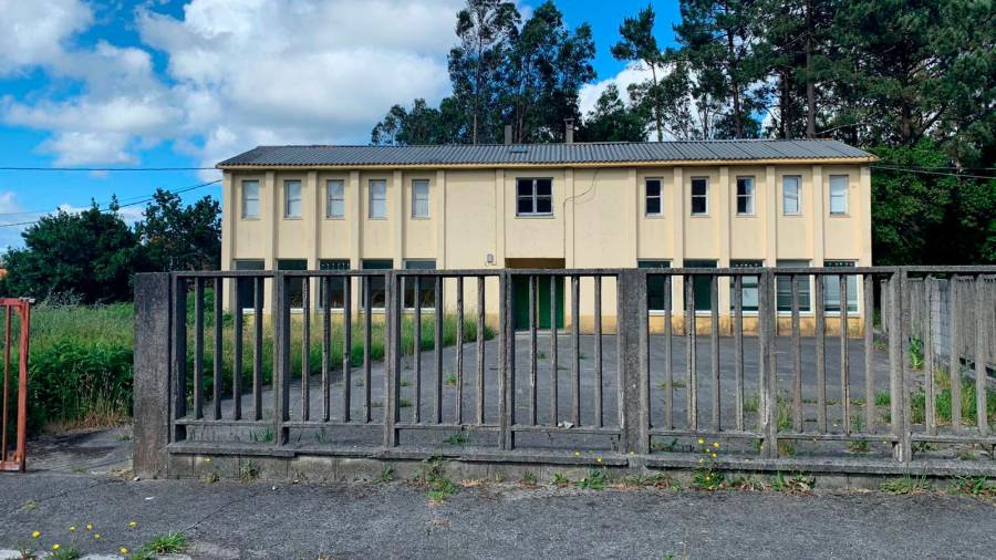 La antigua escuela de Os Muíños en la parroquia de Moraime, en Muxía, que verá convertida en centro social. Foto: Lema