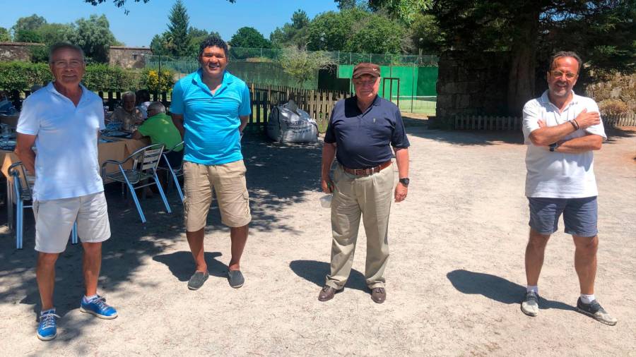 Donato triunfa jugando al golf en Rois en un campeonato aderezado por el gastrónomo Alfonso Díaz