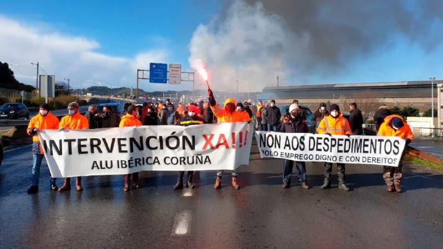 DÉCIMA JORNADA de huelga indefinida en Alu Ibérica tras el despido de una compañera en diciembre. Foto: U. P.