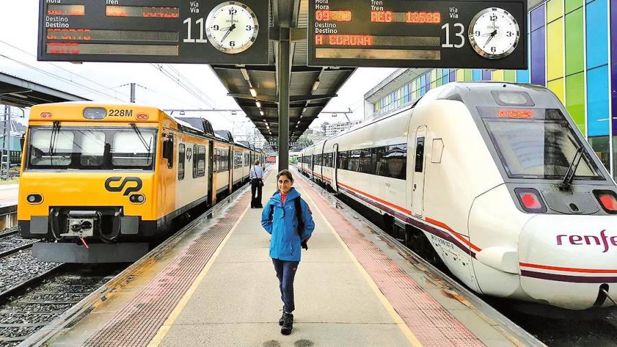 En Guixar (Vigo) sobran los carteles, es fácil adivinar cuál es el tren a Portugal
