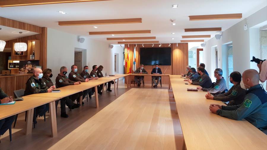 UN PASO MÁS. José González preside la reunión en el Pazo de Quián. Foto: Xunta