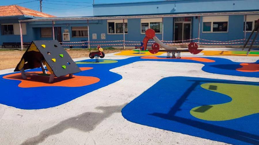 Imaxe do renovado parque infantil do colexio de Artes. Foto: C.R.