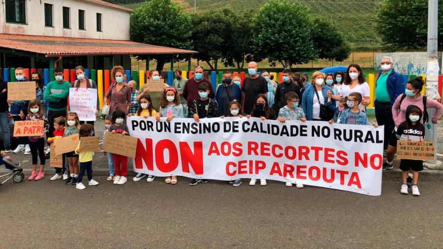 Una de las concentraciones celebradas frente al centro escolar. Foto: ANPA Arco da Vella