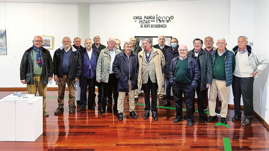 VISITA. Francisco Vázquez, centro, cos socios do Club Náutico da Coruña na visita ó Museo do Gravado. Foto: M.G.