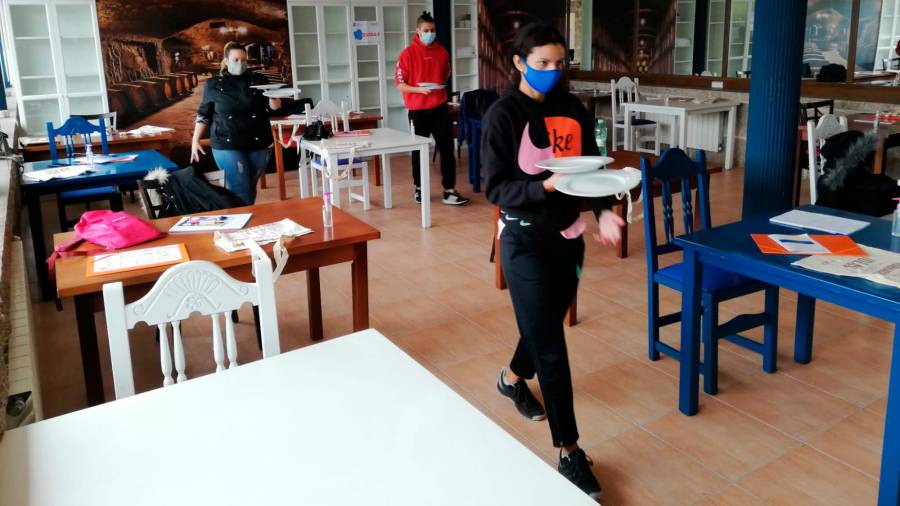 Curso de camareiro para mozos desempregados en Corcubión. Foto: Cáritas de Cee