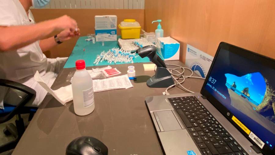 Preparación de vacunas contra a Covid na Área sanitaria de Pontevedra e O Salnés. Foto: E.press /Arquivo.