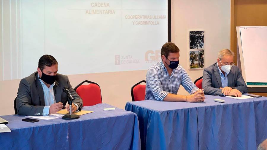 Pola esquerda, José Luis Cabarcos, director de Agacal; José López, alcalde da Estrada; e José Balseiros, director xeral de Gandaría. Foto: Xunta