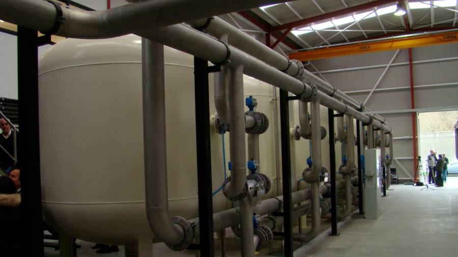 Depósitos de agua en el interior de la potabilizadora que gestionará una mancomunidad maiana. Foto: CG