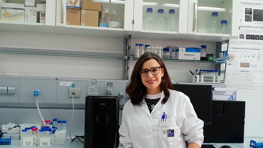 La investigadora Beatriz Pelaz, en el laboratorio. Foto: Cedida