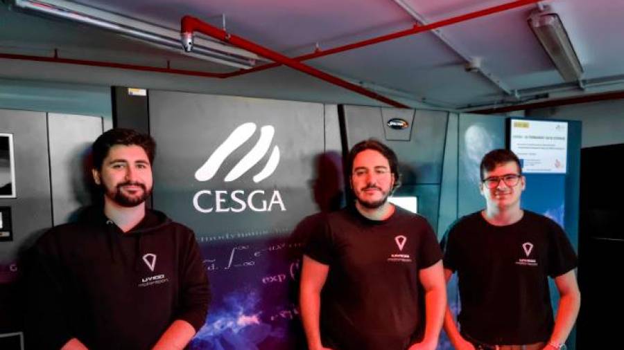 Brais Fontán Costas, Rubén Fernández Boullón y Cesáreo González Rodríguez en la visita a CESGA